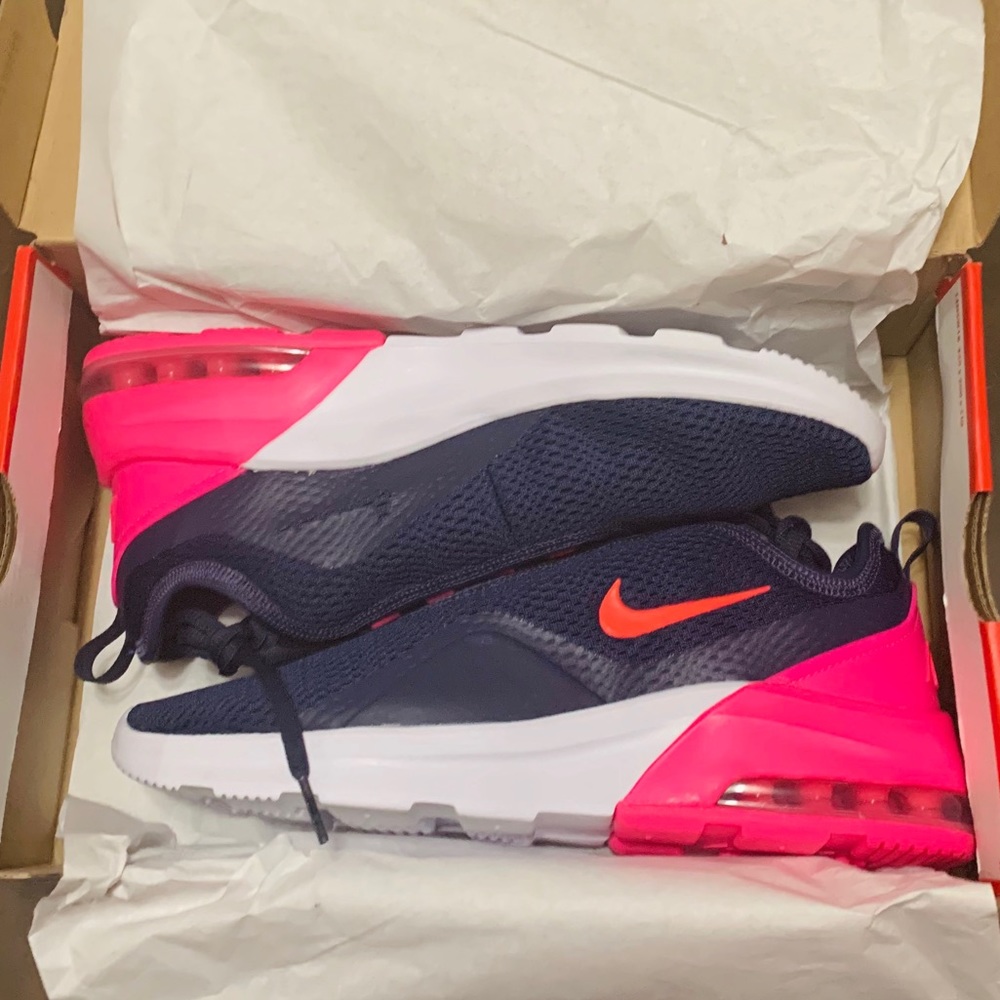 BRAND NEW NIKE WOMENS AIR MAX MOTION 2 SNEAKER - Picture 7 of 9